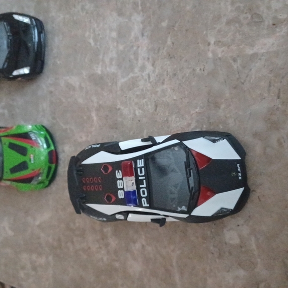 - - Bundle of 4 kidds 🚗 - Picture 5 of 6